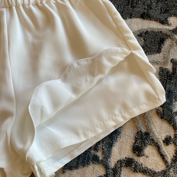 NWT Aqua Brand Pull On Scalloped High Waisted Shorts - Picture 4 of 13